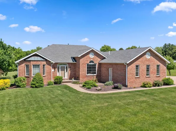 1525 Pine Tree Dr, Washington, IL 61571