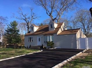 2 Bonnybill Dr, Centereach, NY 11720