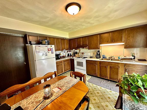 4th image of 101-103 Gloria Dr