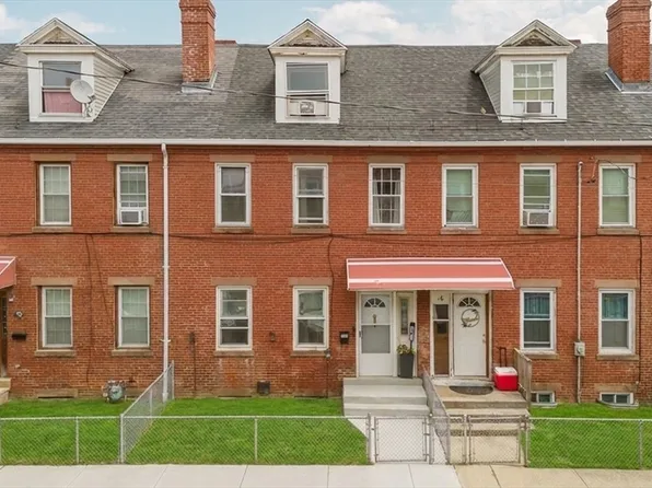 14 Center St, Holyoke, MA 01040