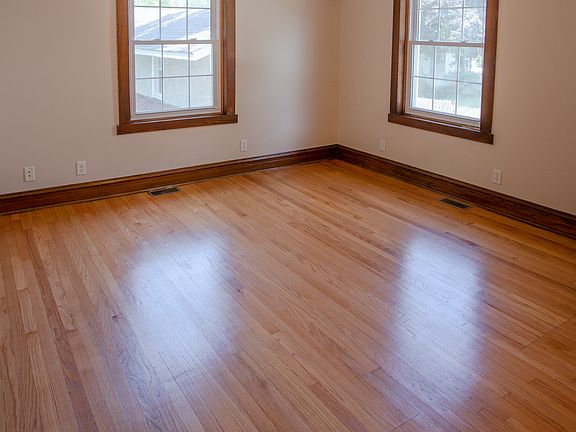 5th image of 224 N Maple St