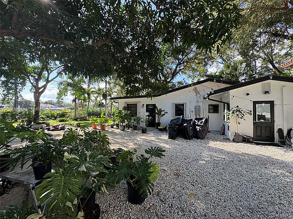 5th image of 2390 SW 18th Ave
