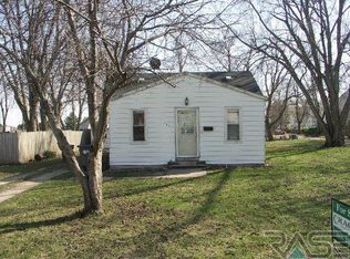 504 E Warren St, Luverne, MN 56156