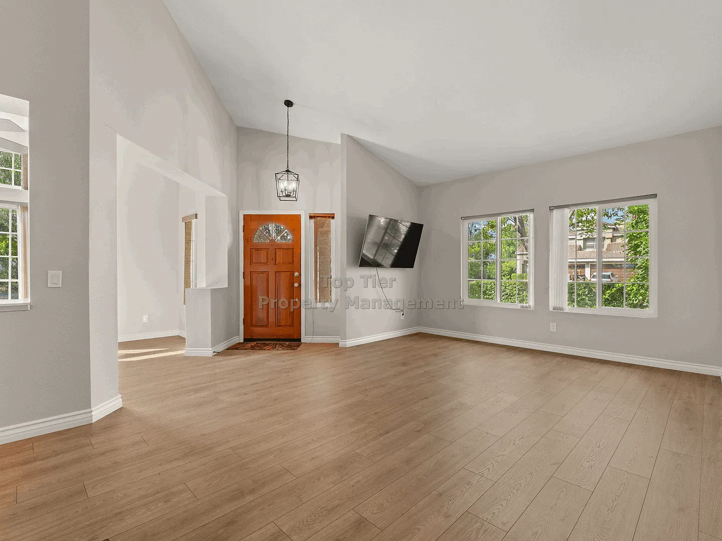 Rare Bonsall Rental! Updated 3 Bedroom Home with RV Parking, Solar & 3 Car Garage! — Photo 3