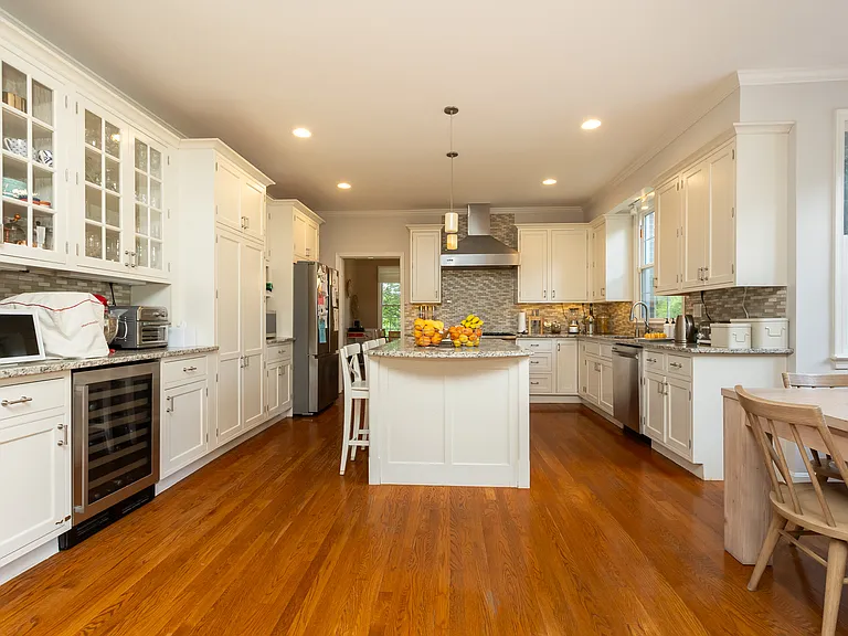 8809 Saunders Ln — Photo 33