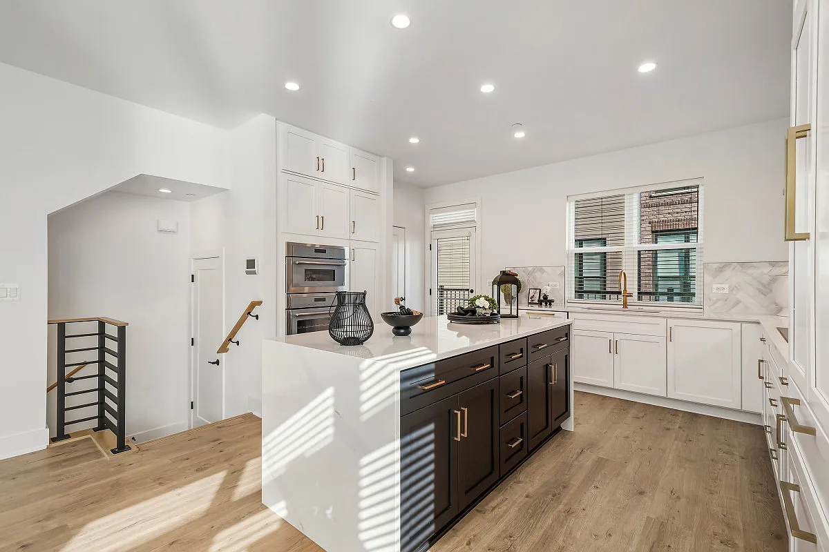 3 bed, 3.5 bath, 2559 sqft, $7,500 — Photo 4