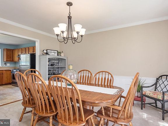 4th image of 27 Halifax Ct