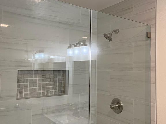 4th image of 451 W Wilson Ave APT 4