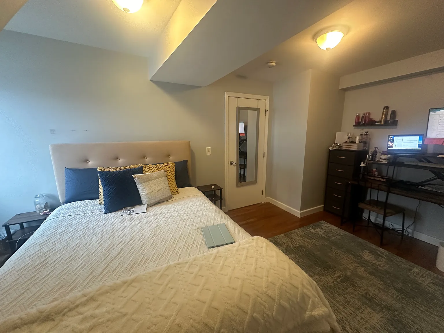 3 bed, 1100 sqft, $3,700 — Photo 3