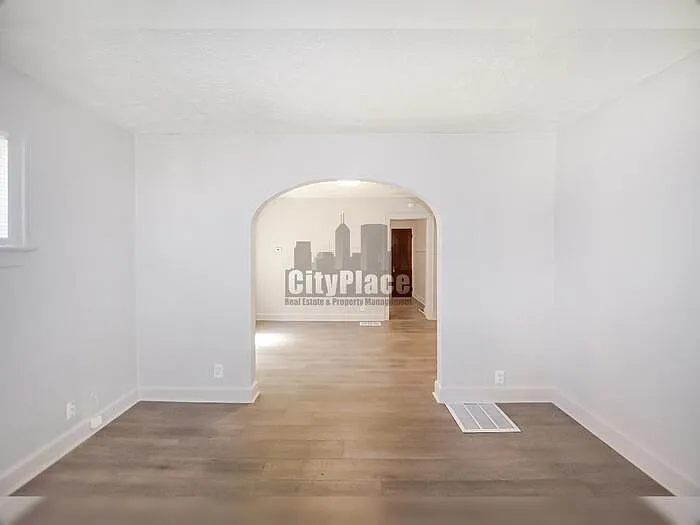 1465 W 34th St — Photo 8