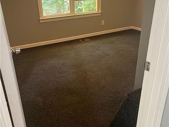 5th image of 1 E 11th St SW