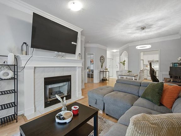 4th image of 3172 Gladwin Rd #408