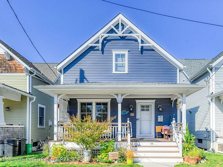 90 Lawrence Ave — Photo 1