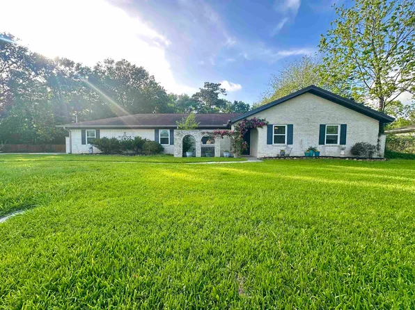 2265 Beverly St, Bridge City, TX 77611