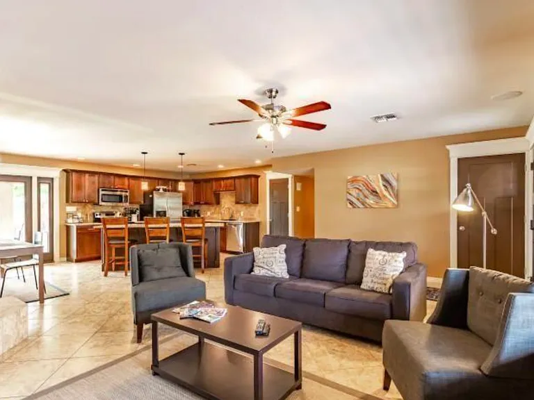 1321 E La Jolla Dr — Photo 8