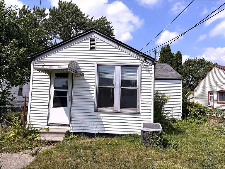 14018 Hobart Ave — Photo 11