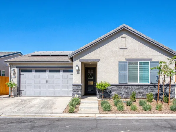 1523 Bloom Ln, Clovis, CA 93619