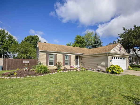 54475 Bradshaw Dr, New Baltimore, MI 48047