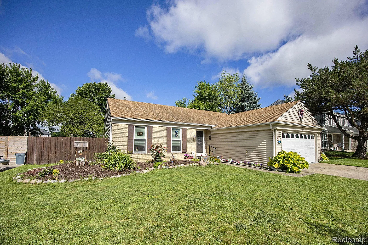 54475 Bradshaw Dr photo 1