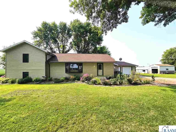 60247 State Highway 19, Winthrop, MN 55396