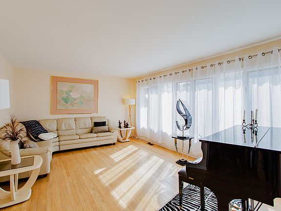 4th image of 5342 Lunt Ave