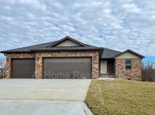 624 S Southgate Dr, Nixa, MO 65714