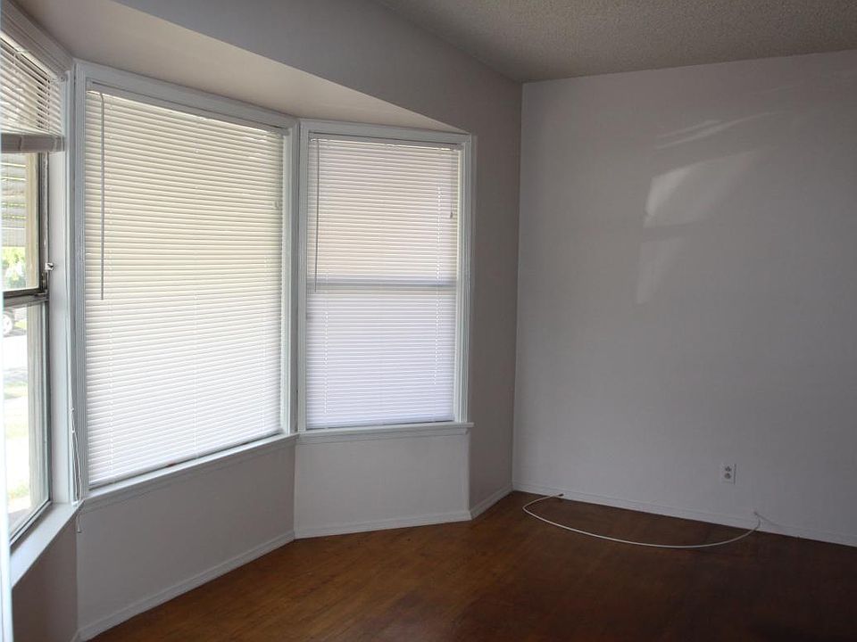 1st image of 5850 Dunrobin Ave