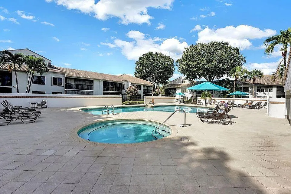 2 bed, 2.0 bath, 1260 sqft, $8,900 — Photo 3