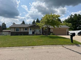 1150 Hollyhock Dr, Grand Blanc, MI 48439