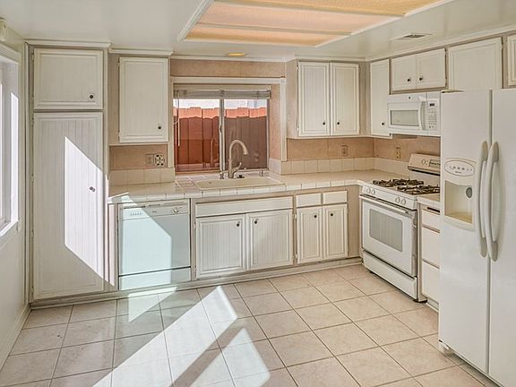 5th image of 26777 Pamela Dr