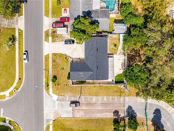 3rd image of 821 Park Manor Dr