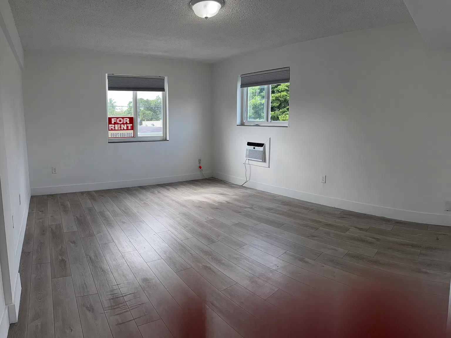2121 SW 4th St — Photo 2
