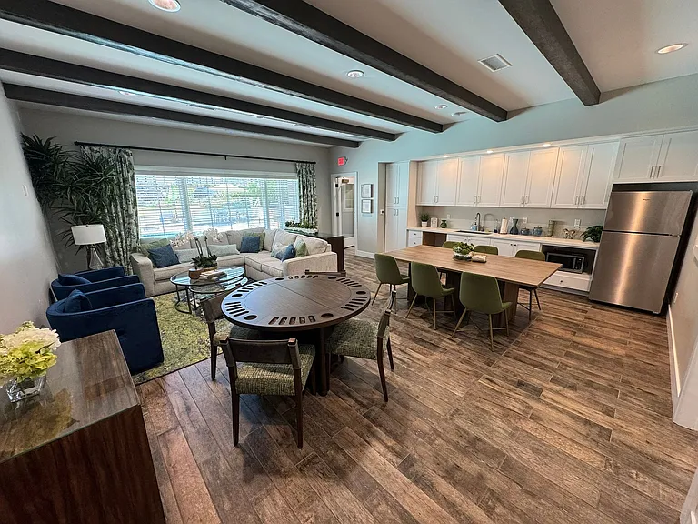 Mesa Palms Apartments — Photo 12