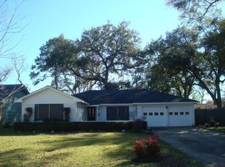 110 Sage St, Lake Jackson, TX 77566