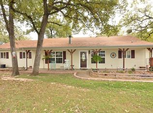 121 Cheyenne Dr, Smithville, TX 78957