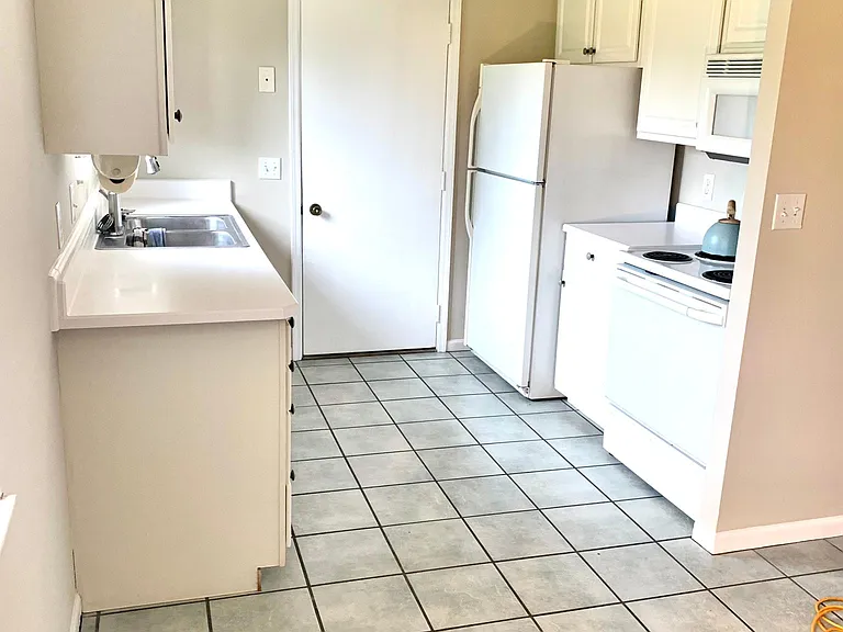 1891 Fernwood Pl — Photo 19