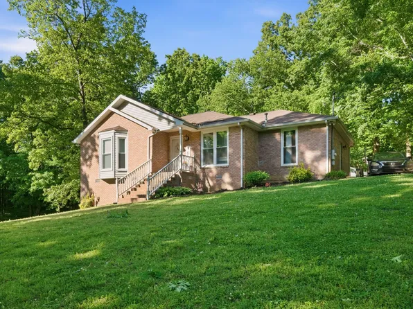 107 Valley Rd, Dickson, TN 37055