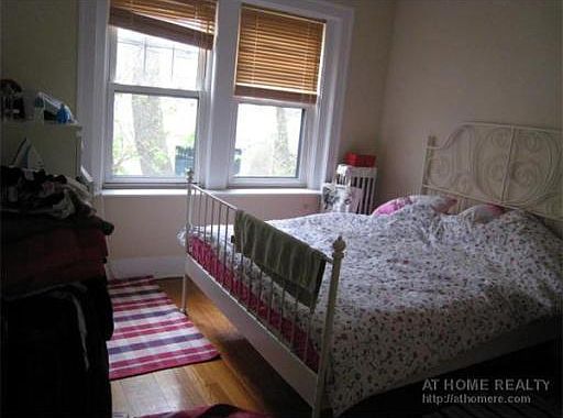 4th image of 588 Washington St APT 1