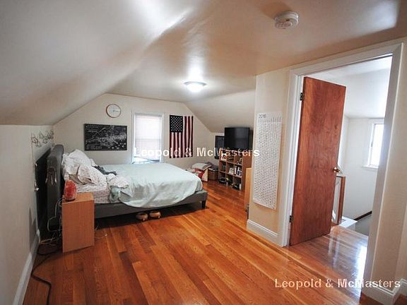5th image of 52 S Waverly St #1