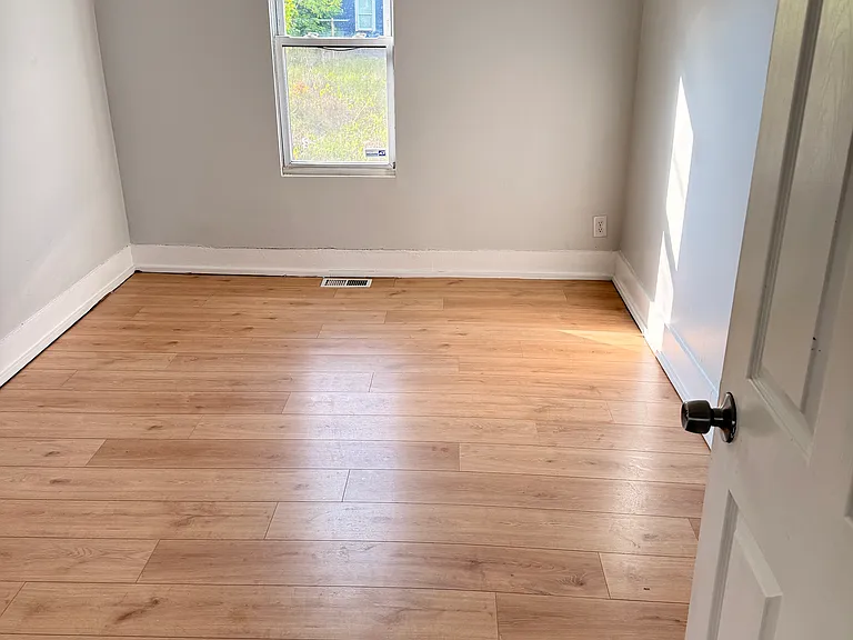 304 W 9th St #1 — Photo 5