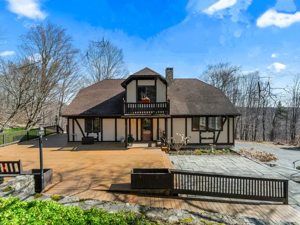 3 Newbury Road, Newtown, CT 06470
