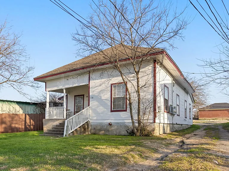 1720 Webster Ave — Photo 13