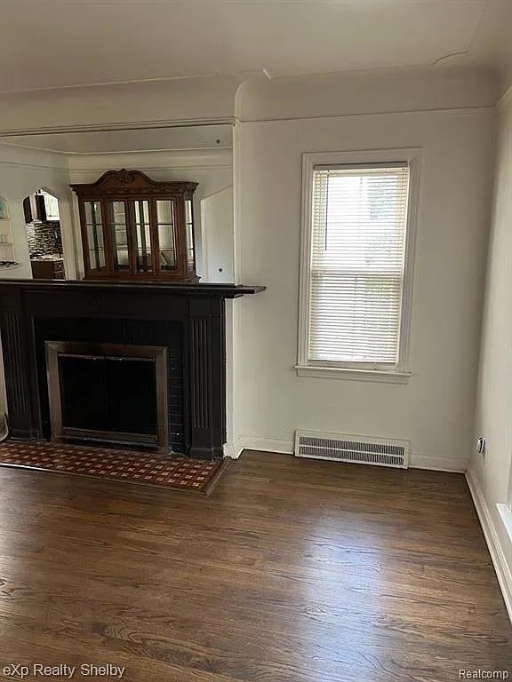3 bed, 3.0 bath, 1209 sqft, $1,800 — Photo 3