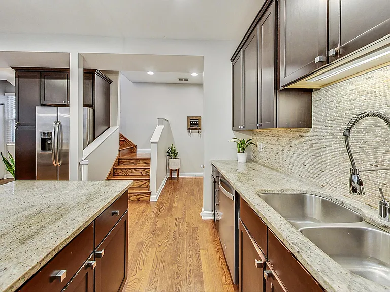 1818 W Superior St #2R — Photo 22