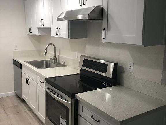 3rd image of 1409 Superior Ave APT 03