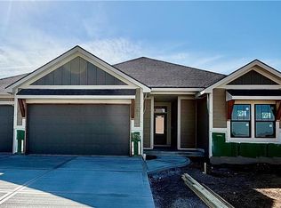 13775 NW 70th St, Parkville, MO 64152