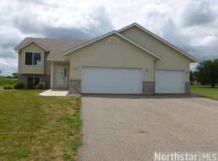 563 Wood Cir, Gaylord, MN 55334