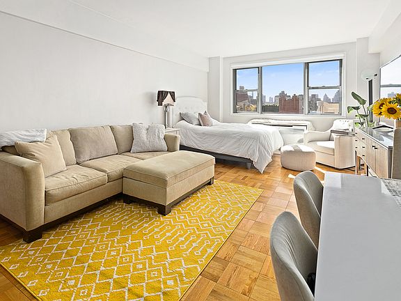 2nd image of 2 Horatio St APT 10N
