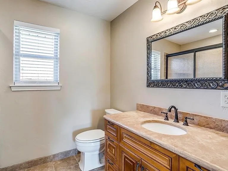 406 W Jefferson St — Photo 5
