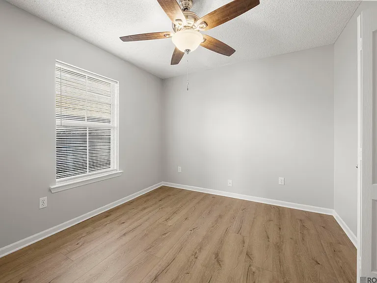 18596 White Oak Dr — Photo 16